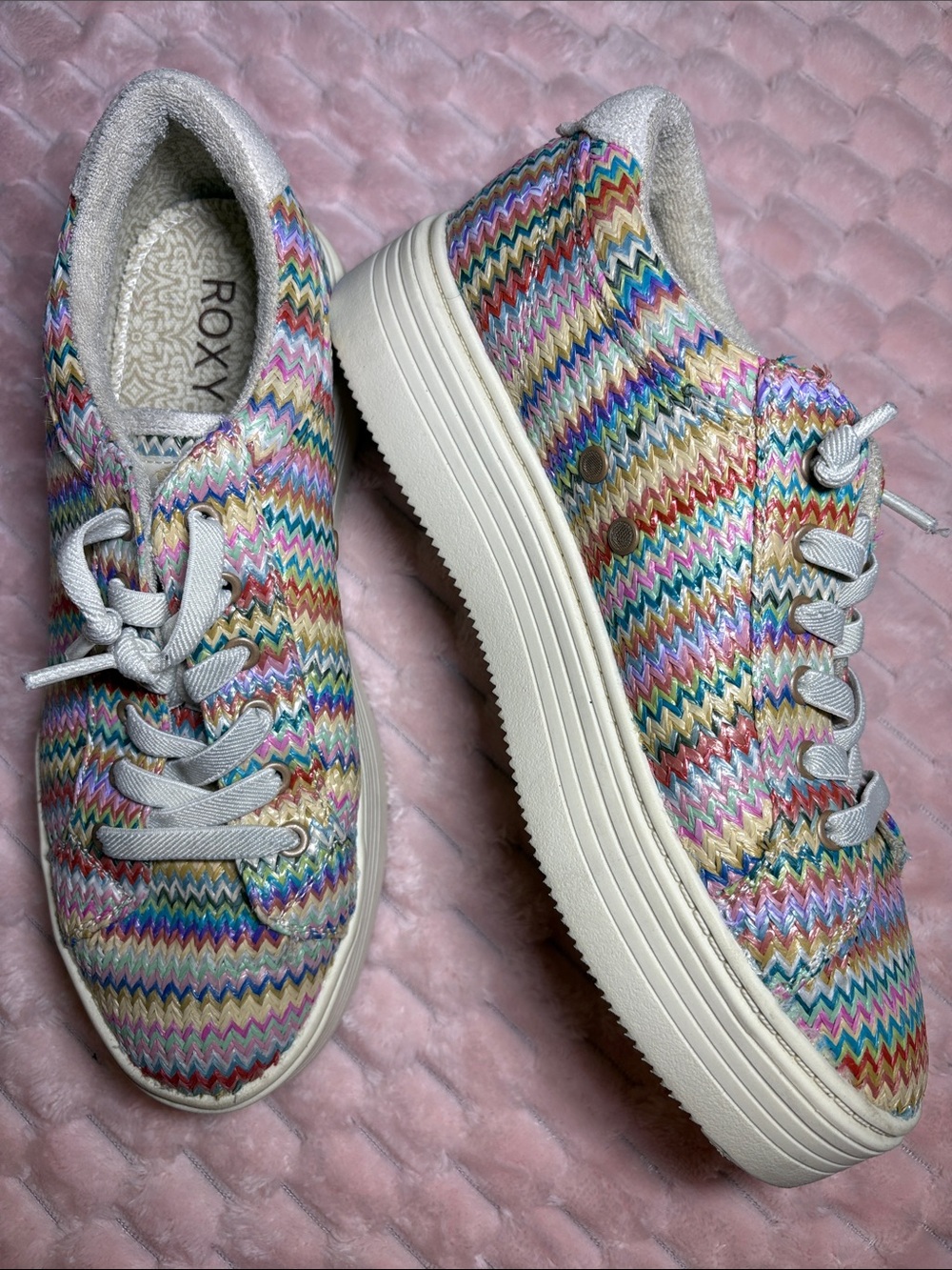 Roxy Multicolor Zigzag Pattern Lace-Up Sneakers- Size 9